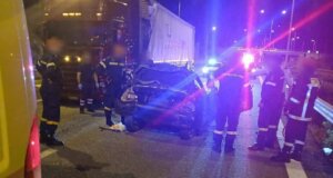 Θανατηφόρο τροχαίο σημειώθηκε στην Ιόνια Οδό στο ύψος του Κουβαρά με αποτέλεσμα ηλικιωμένος να χάσει τη ζωή του.