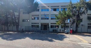 Συνεχίστηκαν και το πρωί της 3ης Ιουνίου οι Πανελλαδικές Εξετάσεις 2026, υποψήφιοι μίλησαν στο AgrinioTimesTV για τα θέματα σε Αρχαία Ελληνικά και Μαθηματικά.