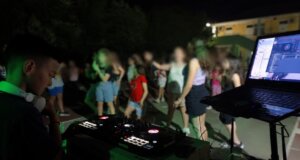Ο Βασίλης Κατσέλης είναι ένας ταλαντούχος DJ από το Αγρίνιο και είναι μόλις 8 ετών κάνει που σημαίνει πως το ταλέντο δεν έχει ηλικία...