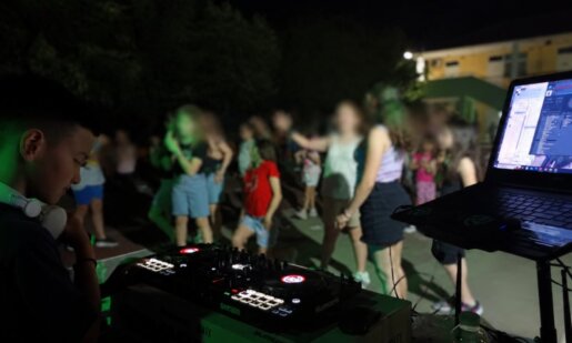 Ο Βασίλης Κατσέλης είναι ένας ταλαντούχος DJ από το Αγρίνιο και είναι μόλις 8 ετών κάνει που σημαίνει πως το ταλέντο δεν έχει ηλικία...