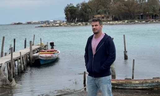 O Alpha TV μας γνωστοποίησε πως την Κυριακή, 14 Ιουνίου 2026 στις 20:00 ο Άκης Πετρετζίκης με το «Akis’ Food Tour» θα βρίσκεται στην Ιερή Πόλη του Μεσολογγίου και το Αιτωλικό.
