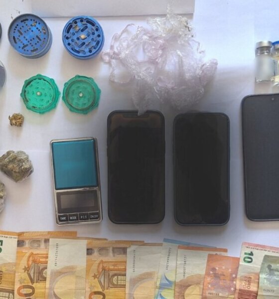 Η ΕΛ.ΑΣ. έκανε γνωστό πως την Παρασκευή, 26 Ιουνίου 2026 στη Ναυπακτία σημειώθηκαν συλλήψεις ατόμων για διακίνηση ναρκωτικών με τη συνδρομή του αστυνομικού σκύλου «Sporty».