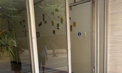 Ένα σοβαρό επεισόδιο έλαβε χώρα στο Αγρίνιο, αφού πληροφορίες αναφέρουν πως μια γυναίκα φέρεται να δέχθηκε άγρια επίθεση στο κέντρο της πόλης.
