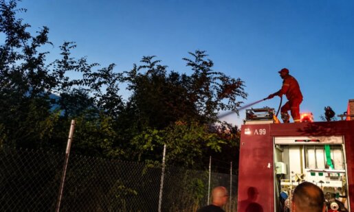 Στο Ελαιόφυτο Αγρινίου λίγο μετά τις 21:00 το βράδυ της 29ης Ιουνίου ξέσπασε πυρκαγιά στο ύψος του Ειδικού Σχολείου κοντά σε Φωτοβολταϊκό Πάρκο.