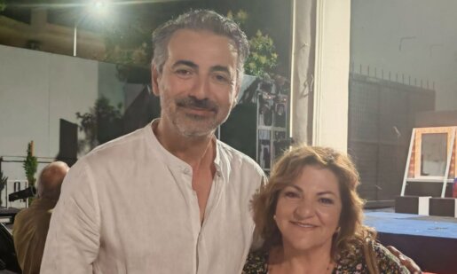 Στο Κηποθέατρο Αγρινίου εθεάθη το βράδυ της Τρίτης, 30 Ιουνίου 2026 η καταξιωμένη ηθοποιός Βίκυ Σταυροπούλου η οποία είδε από κοντά τις «Εκκλησιάζουσες» του Αριστοφάνη.