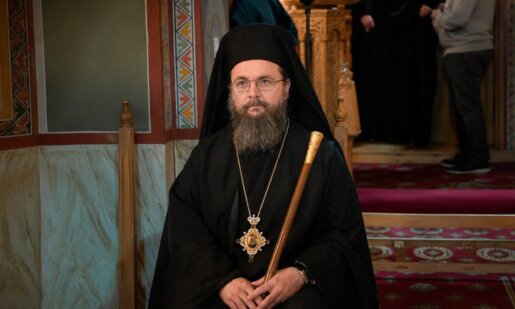 Ο Μητροπολίτης Αιτωλίας και Ακαρνανίας κ.κ. Δαμασκηνός στο Κυριακάτικο (28/06) μήνυμά του αναφέρει «Μετά τη Θεία Κοινωνία ολόκληρος ο Ιερός Ναός είναι κατάφωτος από Άκτιστο φως».
