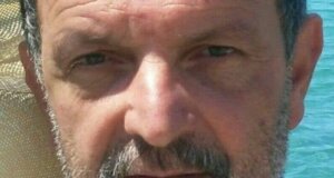 Ο Νίκος Λάμπος του Γεώργιου είναι ο 64χρονος επαγγελματίας του Αγρινίου που πέθανε μετά από «μάχη» με σοβαρή ασθένεια, πατέρας μιας κόρης.