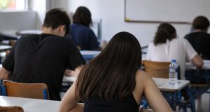 Οι Πανελλαδικές Εξετάσεις 2026 βρίσκονται σε εξέλιξη όμως προ ημερών στην Αιτωλοακαρνανία ένα γραπτό μηδενίστηκε κι αυτό έγινε λόγω κινητού τηλέφωνου.