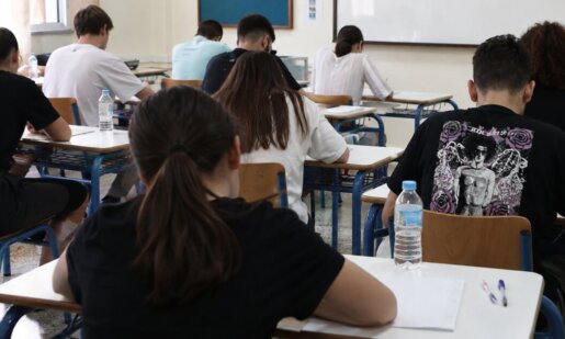 Στις Εργατικές Κατοικίες Αγίας Βαρβάρας Αγρινίου ένας μαθητής κάνει τη δική του έκκληση για διακοπή των εργασιών στην ευρύτερη περιοχή λόγω των Πανελλαδικών Εξετάσεων.
