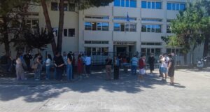 Και το πρωί της 5ης Ιουνίου συνεχίστηκαν οι Πανελλαδικές Εξετάσεις 2026, υποψήφιοι μίλησαν στο AgrinioTimesTV για τα θέματα σε Λατινικά, Πληροφορική και Χημεία.
