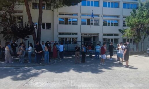 Και το πρωί της 5ης Ιουνίου συνεχίστηκαν οι Πανελλαδικές Εξετάσεις 2026, υποψήφιοι μίλησαν στο AgrinioTimesTV για τα θέματα σε Λατινικά, Πληροφορική και Χημεία.