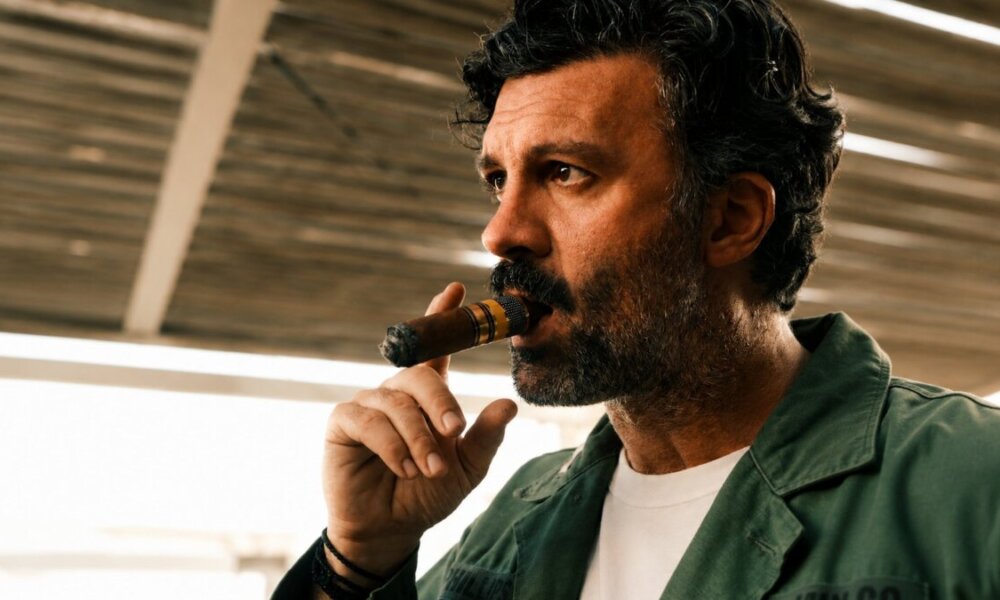Ο Γιώργος Παπακώστας είναι ο Ναυπάκτιος Chef που τη Δευτέρα, 22 Ιουνίου 2026 γιόρτασε με... πούρο τα γενέθλιά του, το post στα Social Media και οι εκατοντάδες ευχές.
