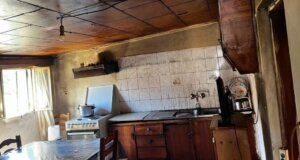 Στο Ρίβιο Ξηρομέρου ανήμερα του Αγίου Πνεύματος η φωτιά που προκλήθηκε σε σπίτι φέρεται να ήταν από βραχυκύκλωμα, καταστράφηκε ολοσχερώς η οικία.
