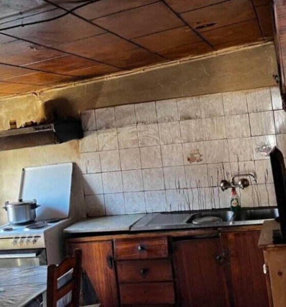 Στο Ρίβιο Ξηρομέρου ανήμερα του Αγίου Πνεύματος η φωτιά που προκλήθηκε σε σπίτι φέρεται να ήταν από βραχυκύκλωμα, καταστράφηκε ολοσχερώς η οικία.