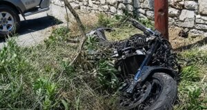 Τροχαίο ατύχημα σημειώθηκε στον Πλατανίτη Ναυπακτίας το μεσημέρι της Κυριακής, 28 Ιουνίου 2026 - Στο Νοσοκομείο «Άγιος Ανδρέας» μεταφέρθηκε ο Αγρινιώτης δικυκλιστής.