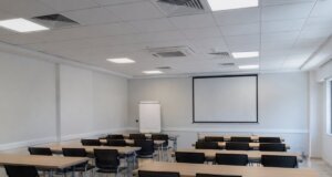 Ο Δήμος Αγρινίου γνωστοποίησε πως για το διήμερο 20 και 21 Ιουλίου 2026 διαθέτει κλιματιζόμενες αίθουσες προς το κοινό εξαιτίας των υψηλών θερμοκρασιών.