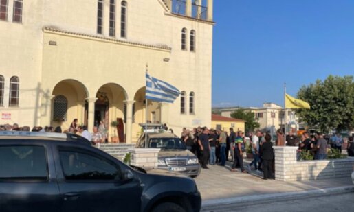 Ο Ευστάθιος Βλάχος ήταν ο άτυχος άνδρα που έχασε τη ζωή του από αλυσοπρίονο - Άπαντες στο Λουτρό Αμφιλοχίας είπαν το τελευταίο «αντίο» στον 68χρονο.