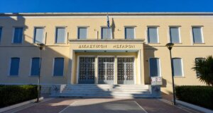 Στο Δικαστικό Μέγαρο Ι.Π. Μεσολογγίου την Τετάρτη, 22 Ιουλίου 2026 άλλοι έξι Αστυνομικοί αφέθηκαν ελεύθεροι για τα επεισόδια στο Νεοχώρι το 2019.