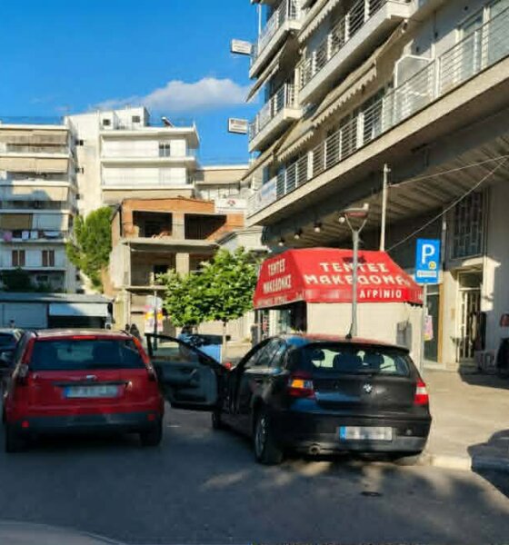 Ένα νέο τροχαίο σημειώθηκε το απόγευμα της Πέμπτης, 09 Ιουλίου 2026 -στην Πλατεία Ειρήνης- όταν ο οδηγός ενός Ι.Χ. πήρε... σβάρνα την πόρτα άλλου οχήματος.