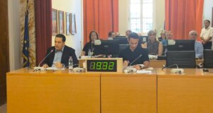 Ο Δήμος Αγρινίου πραγματοποιεί εδώ και λίγη ώρα την 8η Τακτική Συνεδρίαση του Δημοτικού Συμβουλίου - Δείτε live τη συζήτηση και τις αποφάσεις που λαμβάνονται.