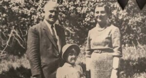 Ο Παύλος Μοσχολιός, πρώην Δήμαρχος Αγρινίου πενθεί για τον χαμός της αδερφής του, Παγώνας Κολέβρη σε ηλικία 71 ετών.
