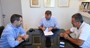 Η Περιφέρεια Δυτικής Ελλάδας και ο Νεκτάριος Φαρμάκης υπέγραψαν τη Δευτέρα, 13 Ιουλίου 2026 για νέα αντιπλημμυρικά έργα 4,8 εκατομμυρίων ευρώ σε Εύηνο και Αχελώο.