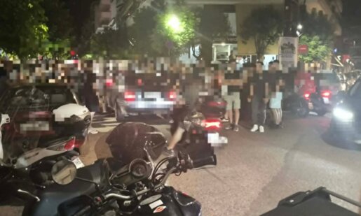 Η ΕΛ.ΑΣ. το πρωί της Τρίτης (07/07) εξέδωσε ανακοίνωση με την οποία γίνεται γνωστό πως ο νεαρός οδηγός μηχανής που παρέσυρε πεζό στην Παπαστράτου ήταν υπό την επήρεια μέθης.