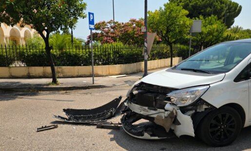 Στα Δικαστήρια Αγρινίου και πιο συγκεκριμένα στην Οδό Τερτσέτη και Πολυζωίδη σηειώθηκε τροχαίο υλικών ζημιών κατά τις μεσημεριανές ώρες της 27ης Ιουλίου.