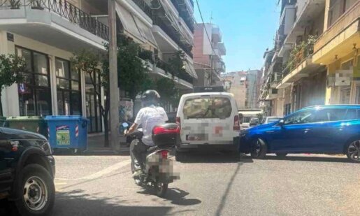 Στο Αγρίνιο τα τροχαία δεν έχουν ώρες, ημέρες και εποχές, άλλο ένα συμβάν σημειώθηκε το μεσημέρι της 21ης Ιουλίου στη συμβολή της Αγγελοκάστρου με την Οδό Φιλίας.