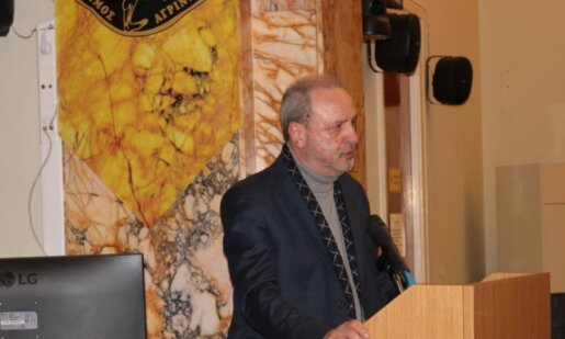 Ο Βασίλης Πατρώνης έχει κάθε λογο να αισθάνεται απόλυτη ικανοποίηση από το γεγονός πως έγινε Ομότιμος Καθηγητής στο Πανεπιστήμιο Πατρών.