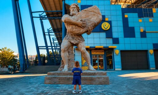 Στο Γήπεδο της Προυσιωτίσσης κάτι άλλαξε από το βράδυ της 3ης Αυγούστου και ο Παναιτωλικός πέρασε στο... αύριο του Συλλόγου από τα μάτια ενός μικρού που κοιτάζει τον Τίτορμο.