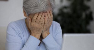 Στο Αγγελόκαστρο Αγρινίου την Παρασκευή, 31 Ιουλίου 2025 επιτήδειοι έπεισαν ηλικιωμένη πως είναι Υπάλληλοι της Δ.Ε.Η. και της άρπαξαν χρήματα και κοσμήματα.
