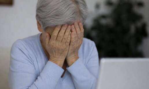 Στο Αγγελόκαστρο Αγρινίου την Παρασκευή, 31 Ιουλίου 2025 επιτήδειοι έπεισαν ηλικιωμένη πως είναι Υπάλληλοι της Δ.Ε.Η. και της άρπαξαν χρήματα και κοσμήματα.