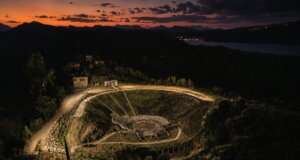 Στο Αρχαίο Θέατρο Στράτου θα βρίσκεται την ερχόμενη Τρίτη, 25 Αυγούστου 2026 η Υπουργός Πολιτισμού Λίνα Μενδώνη στα εγκαίνια για την αποκατάσταση του Μνημείου.
