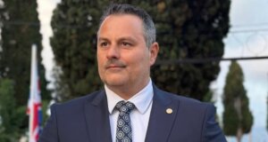 Ο Δήμαρχος Ιεράς Πόλεως Μεσολογγίου, Σπύρος Διαμαντόπουλος, με ανάρτησή του στα Social Media τοποθετήθηκε για την αιφνίδια απώλεια του Αναισθησιολόγου Ερρίκου Τσιαγκούρη.