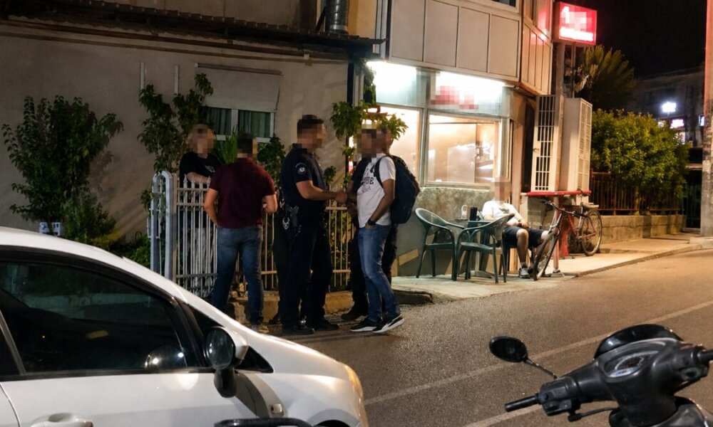 Στη Λεπενού Αγρινίου κατά τις βραδινές ώρες της Κυριακής (02/08) σημειώθηκε ένα σοβαρό επεισόδιο ανάμεσα σε έναν άνδρα και συγγενικό του πρόσωπο.