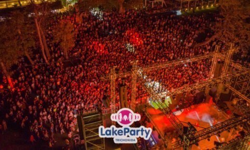 Το «Lake Party Trichonida 2026» ολοκληρώθηκε με απόλυτη επιτυχία και ρεκόρ προσέλευσης, αυτή ήταν η 15η διοργάνωση στο Κτήμα «Πιθάρι», μετατρέποντας τη Λίμνη Τριχωνίδα σε πόλο έλξης.