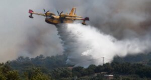 Στο Πεντάκορφο Αγρινίου λίγο μετά τις 17:30 το απόγευμα της Κυριακής (23/08) επιχείρησαν δύο εναέρια μέσα για την κατάσβεσης πυρκαγιάς σε δασική έκταση.
