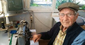 Ο Ιωάννης Παπαευθυμίου του Ιωάννη ήταν ο τελευταίος ράφτης στη Λεπενού Αγρινίου και άπαντες πενθούν στο άκουσμα της θλιβερής είδησης.