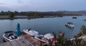 Στη Λίμνη Στράτου από 19 έως 23 Αυγούστου πραγματοποιείται το Πανευρωπαϊκό Πρωτάθλημα Θαλάσσιου Σκι Νέων U14 και U17, δείτε το πλήρες πρόγραμμα των αγώνων.
