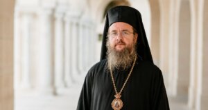 Ο Μητροπολίτης Αιτωλίας και Ακαρνανίας κ.κ. Δαμασκηνός στο Κυριακάτικο (09/08) μήνυμά του αναφέρει «Η Θεία Λειτουργία κρατάει ανοιχτό τον δρόμο προς τη Βασιλεία του Θεού».