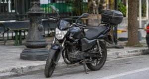 Η ΕΛ.ΑΣ. στο Αγρίνιο προχώρησε στη σύλληψη ενός άνδρα το πρωί της Δευτέρας (17/08) για οδήγηση μοτοσικλέτας χωρίς ισχύουσα άδεια οδήγησης.