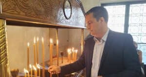 Ο Δήμαρχος Αγρινίου, Γιώργος Παπαναστασίου, παραμονή της Εορτής του Αγίου Φανουρίου βρέθηκε στη Σταμνά συμμετέχοντας στον Πανηγυρικό Εσπερινό τιμώντας τη μνήμη του.