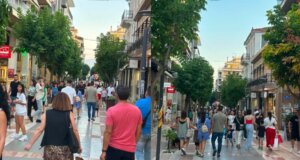 Αύγουστος, μπορεί όχι αρχές ούτε μέσα αλλά λίγο πιο μετά κι όμως στο Αγρίνιο κόσμος πάει, κόσμος έρχεται κάτι που πρέπει να το πιστέψετε όσο απίθανο κι αν φαίνεται...