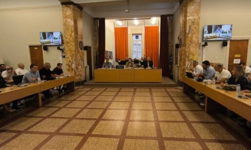 Σε εξέλιξη βρίσκεται στο Αγρίνιο η 9η Τακτική Συνεδρίαση του Δημοτικού Συμβουλίου για τη συζήτηση και λήψη σημαντικών αποφάσεων σε μία σειρά θεμάτων.