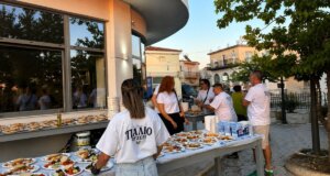 Στο Αιτωλικό και συγκεκριμένα στον προαύλιο χώρο του Μουσείου Αλειείας την 1η του Αυγούστου η εκδήλωση «Το Παλιό Ουζερί» ξεπέρασε κάθε προσδοκία.