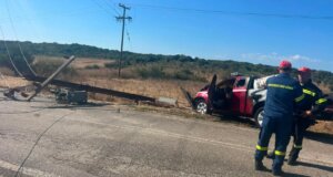 Στην περιοχή Λιβαδάκια Βόνιτσας το μεσημέρι της 1ης Αυγούστου ένα όχημα της Πυροσβεστικής Υπηρεσίας προσέκρουσε σε κολώνα της Δ.Ε.Η., δύο τραυματίες.