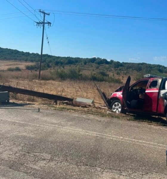 Στην περιοχή Λιβαδάκια Βόνιτσας το μεσημέρι της 1ης Αυγούστου ένα όχημα της Πυροσβεστικής Υπηρεσίας προσέκρουσε σε κολώνα της Δ.Ε.Η., δύο τραυματίες.