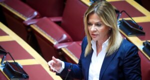 Η Χριστίνα Σταρακά τοποθετήθηκε μέσα στη Βουλή για τον αποκλεισμό της Αιτωλοακαρνανίας από το Πρόγραμμα Κοινωνικής Κατοικίας λέγοντας πως «η Κυβέρνηση σβήνει τον Νομό από τον Χάρτη».