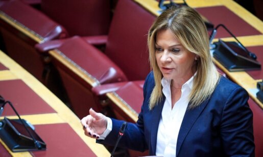 Η Χριστίνα Σταρακά τοποθετήθηκε μέσα στη Βουλή για τον αποκλεισμό της Αιτωλοακαρνανίας από το Πρόγραμμα Κοινωνικής Κατοικίας λέγοντας πως «η Κυβέρνηση σβήνει τον Νομό από τον Χάρτη».
